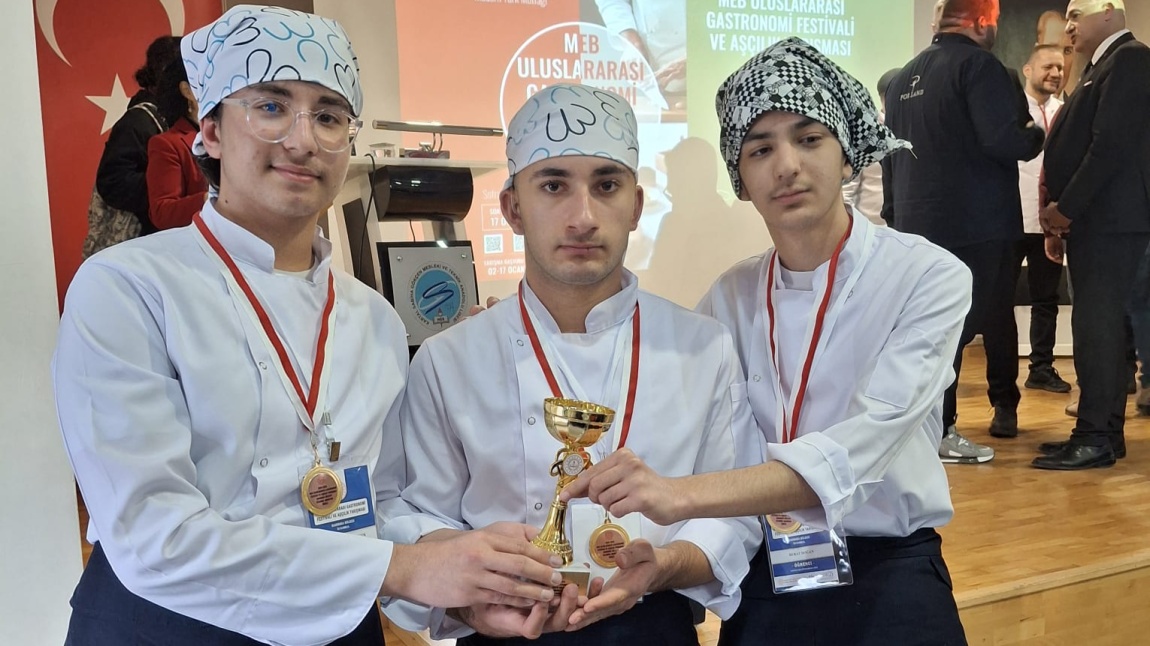 MEB Uluslararası Gastronomi Festivali Ve Aşçılık Yarışmasından derece alarak döndük.